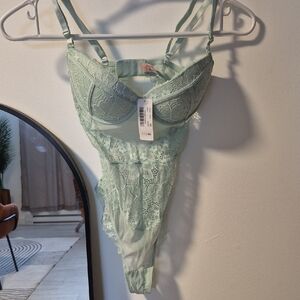 La Vie En Rose Mint Lace Bra Set